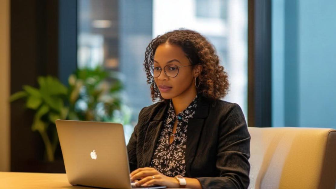 freepik__expand-to-199__98942